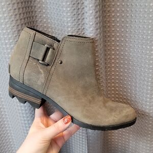 Sorel Lolla Ankle Boot Bootie Size 9